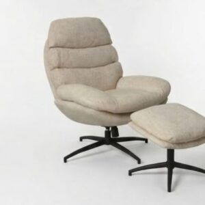 BUTACA CON OTTOMAN CREMA OSCURO